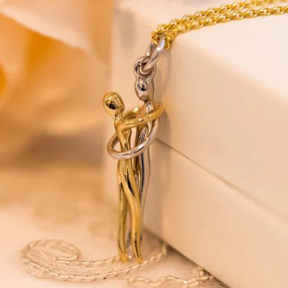 Collar abrazo pareja - Combina diseño y significado PAGA 1 LLEVA 2